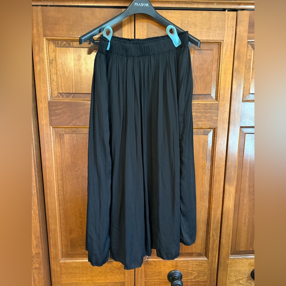 Gap Black Pleated Skirt